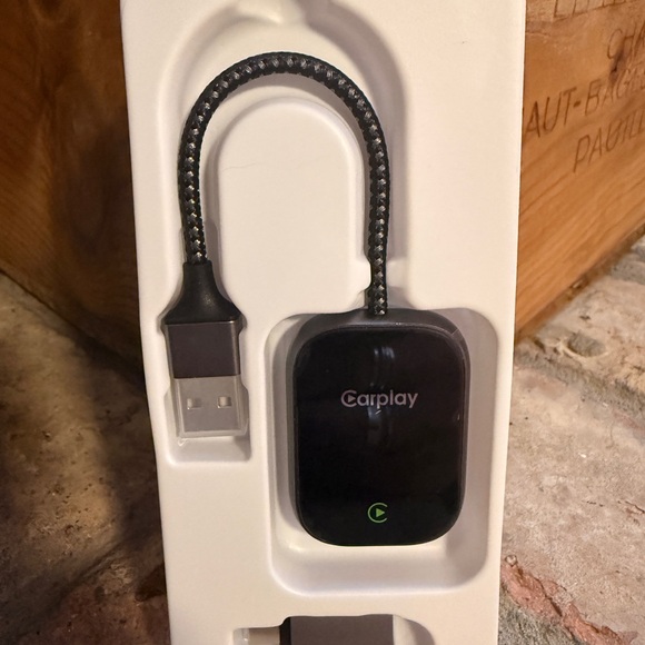 Carplay Adapter - wireless - Picture 2 of 3